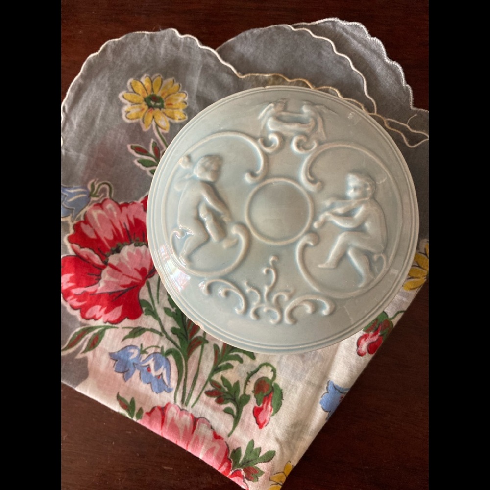 Cherub trinket holder